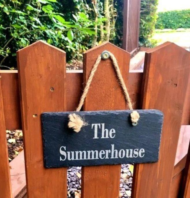 The Summerhouse, Countryside Retreat With Private Hot Tub Бриджнорс Экстерьер фото